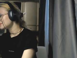 Adeline live webcam show