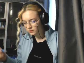 Adeline live webcam show