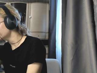 Adeline live webcam show