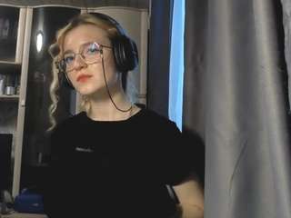 Adeline live webcam show