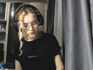 Adeline live webcam show