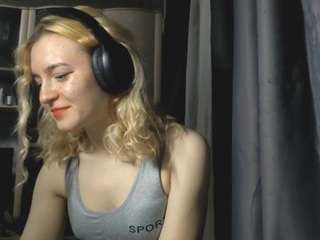 Adeline live webcam show