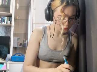 Adeline live webcam show