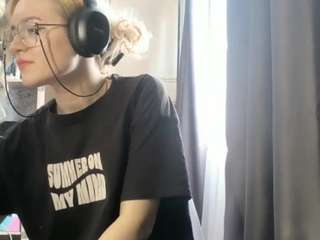 Adeline live webcam show