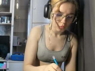 Adeline live webcam show