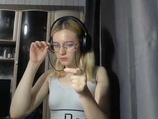 Adeline live webcam show