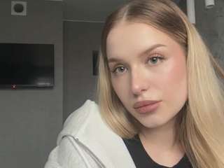 SantanaAveritte live webcam show
