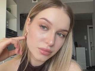 SantanaAveritte live webcam show