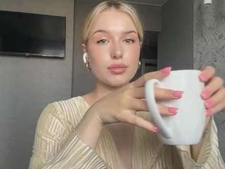 Santanaaveritte's cam show statistics and live stream