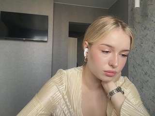 Santanaaveritte's cam show statistics and live stream