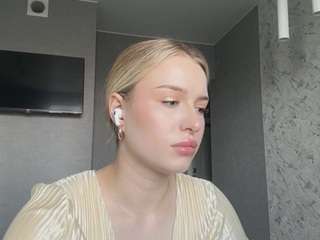 santanaaveritte Live Webcam on CamSoda