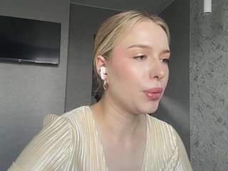 santanaaveritte Live Webcam on CamSoda