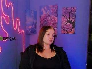 avelynmelll live webcam show