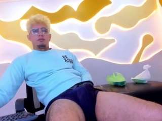 Live cam show with ZeusTrys
