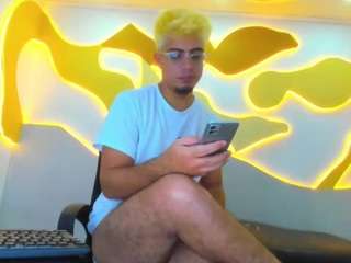 ZeusTrys live webcam show