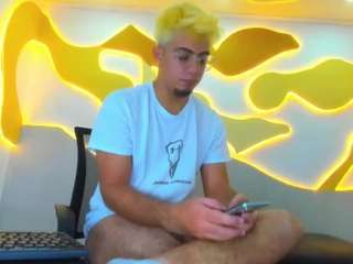 ZeusTrys live webcam show