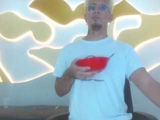 ZeusTrys live webcam show