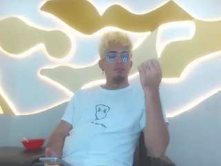 ZeusTrys live webcam show