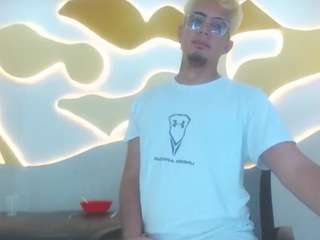 ZeusTrys live webcam show