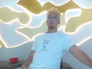 ZeusTrys live webcam show