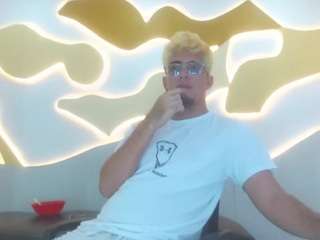 ZeusTrys live webcam show