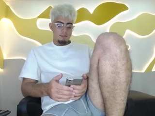 ZeusTrys live webcam show