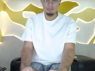 Zeustrys's cam show statistics and live stream