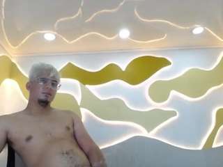 Zeustrys's cam show statistics and live stream