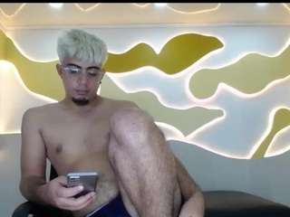 Zeustrys's cam show statistics and live stream