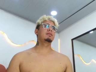 ZeusTrys live cam preview