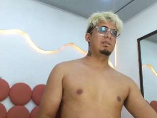 ZeusTrys live cam preview