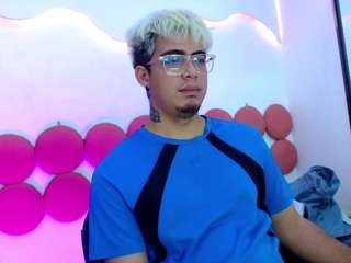 Zeustrys's cam show statistics and live stream