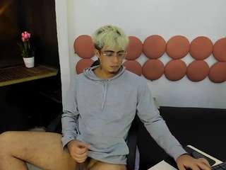 ZeusTrys live cam preview