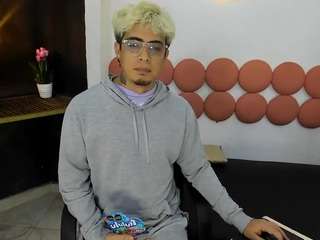 ZeusTrys live cam preview