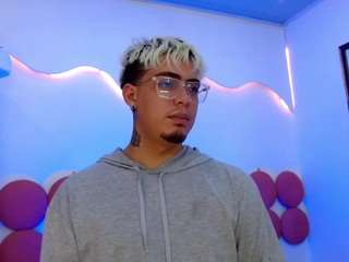 ZeusTrys live cam preview