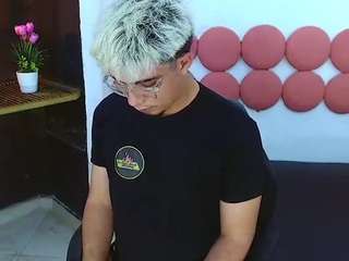 ZeusTrys live cam preview