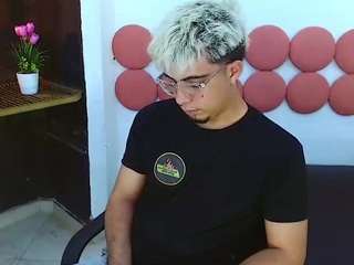 ZeusTrys live cam preview