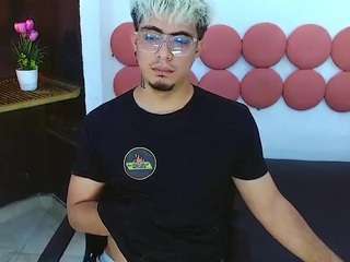 ZeusTrys live cam preview