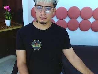 ZeusTrys live cam preview