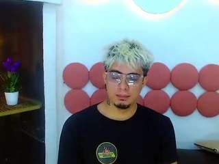 ZeusTrys live cam preview