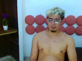ZeusTrys live cam preview