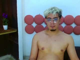 ZeusTrys live cam preview