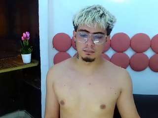 ZeusTrys live cam preview