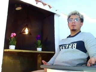 ZeusTrys live cam preview