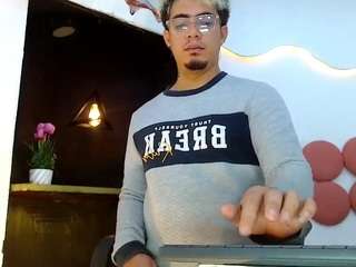 ZeusTrys live cam preview