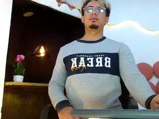 ZeusTrys live cam preview