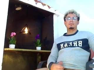 ZeusTrys live cam preview