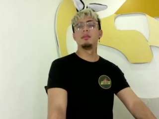 ZeusTrys live cam preview