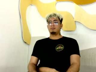 ZeusTrys live cam preview