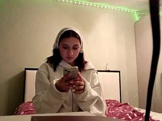 Chloe live webcam show